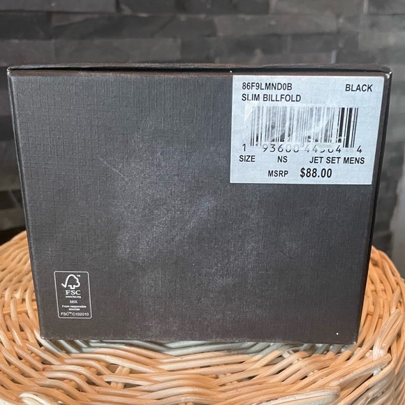 Michael Kors Men Jet Set Wallet - Picture 3 of 13